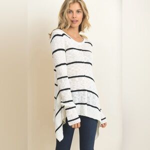 Doe & Rae Asymmetrical Women’s Lightweight Sweater Size M